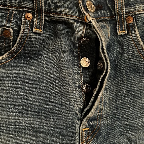 Levis Ribcage Shorts - Picture 2 of 6